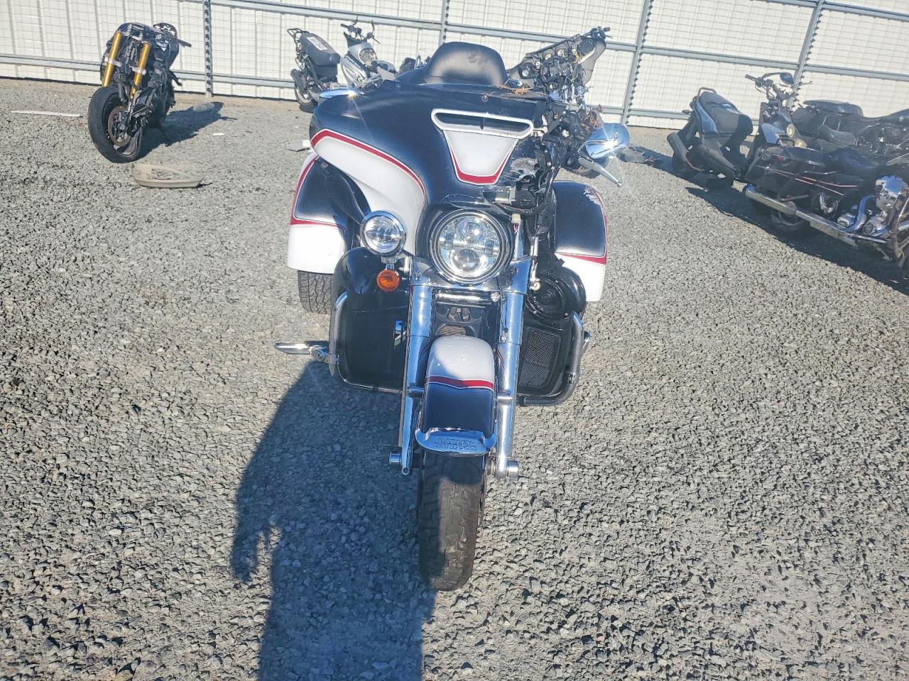 2023 HARLEY-DAVIDSON FLHTCUTG photo 2
