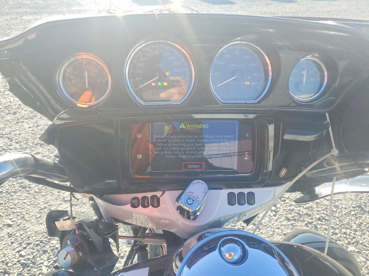 2023 HARLEY-DAVIDSON FLHTCUTG photo 7