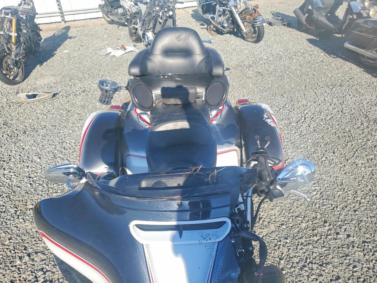 2023 HARLEY-DAVIDSON FLHTCUTG photo 5