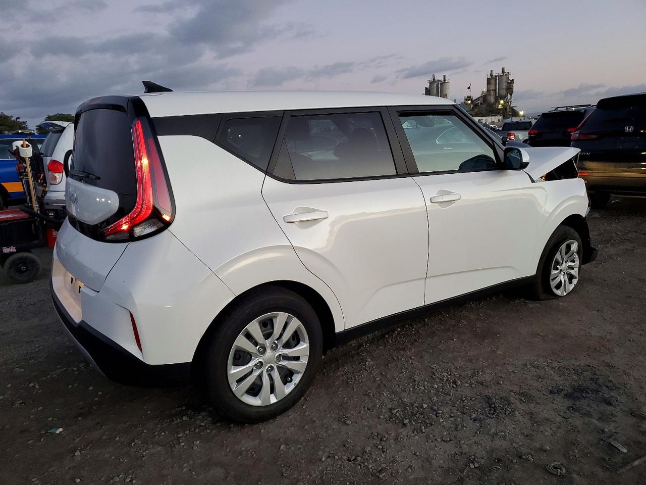 2025 KIA SOUL LX photo 3