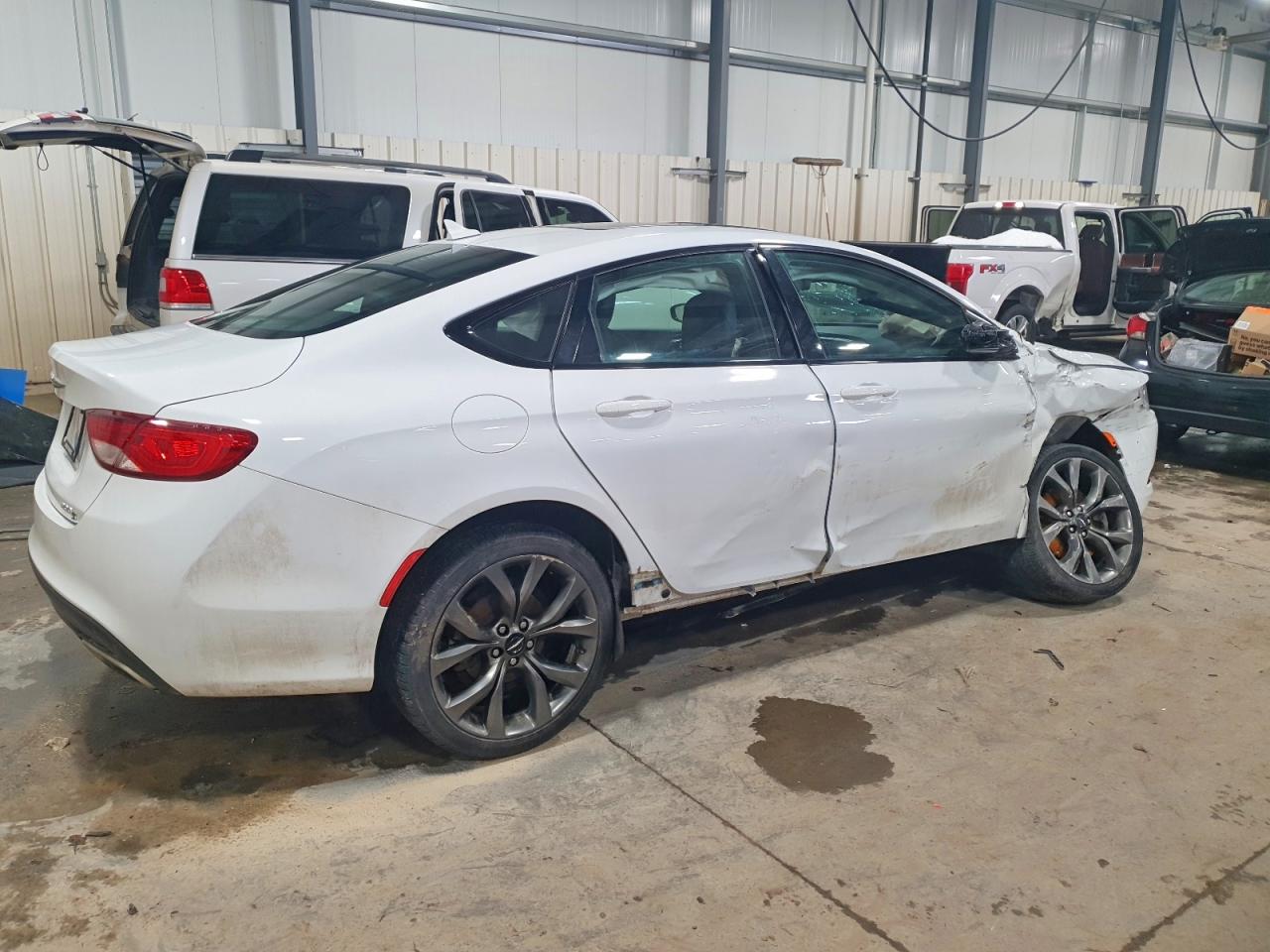 2015 CHRYSLER 200 S photo 3