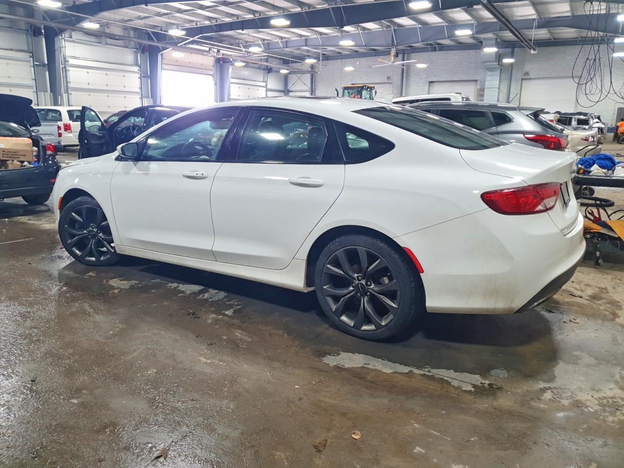 2015 CHRYSLER 200 S photo 2