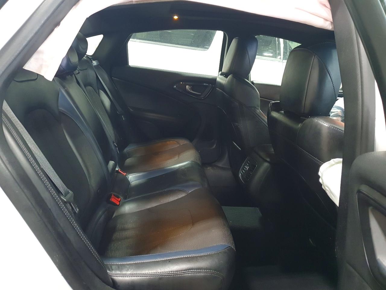 2015 CHRYSLER 200 S photo 10