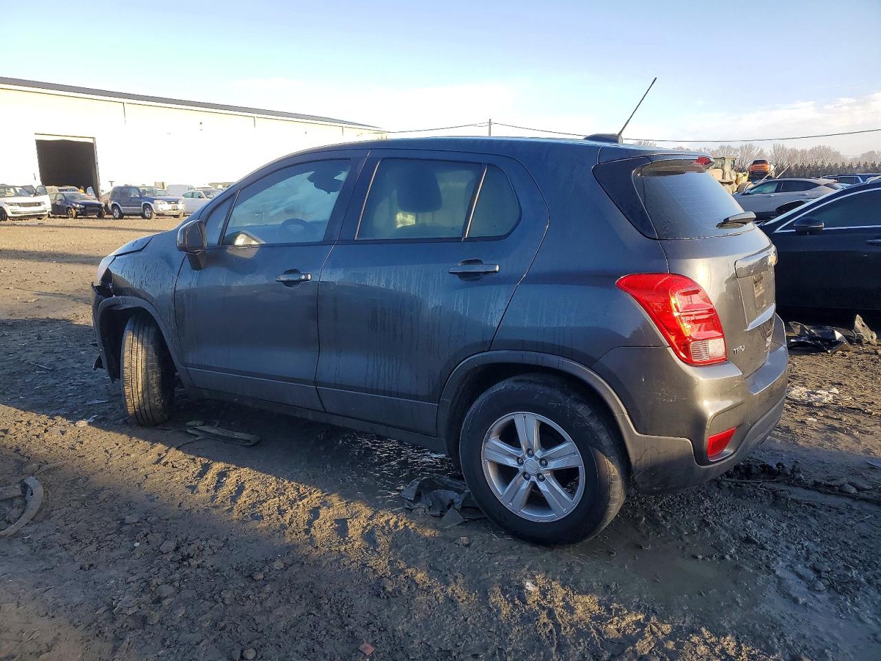 2019 CHEVROLET TRAX LS photo 2