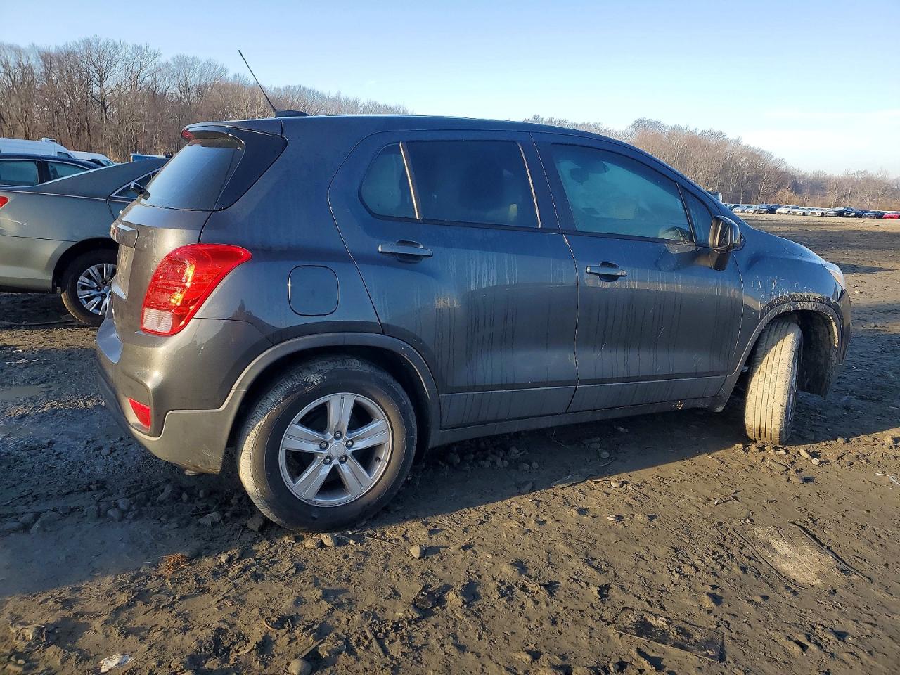 2019 CHEVROLET TRAX LS photo 3