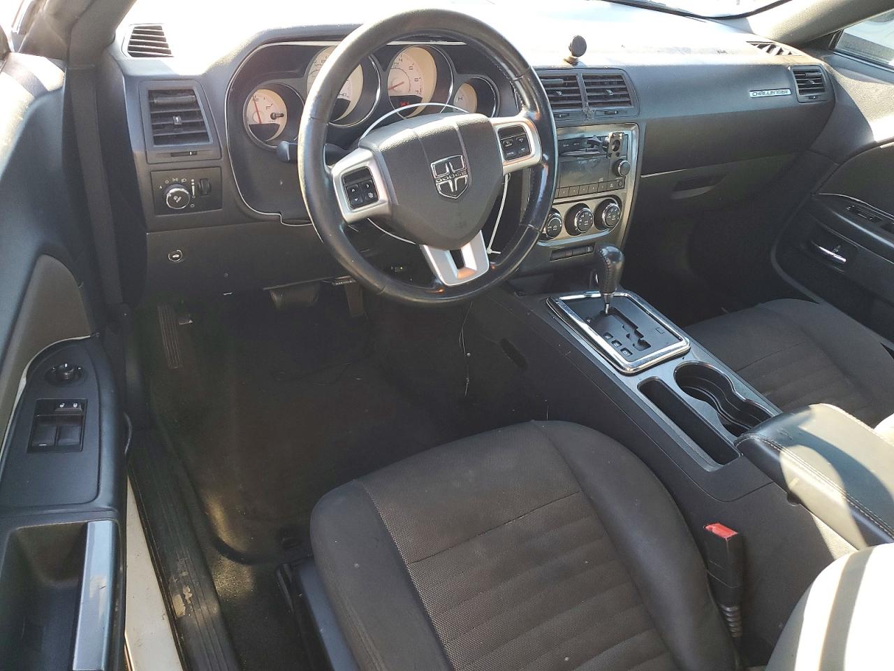 2012 DODGE CHALLENGER SXT photo 8