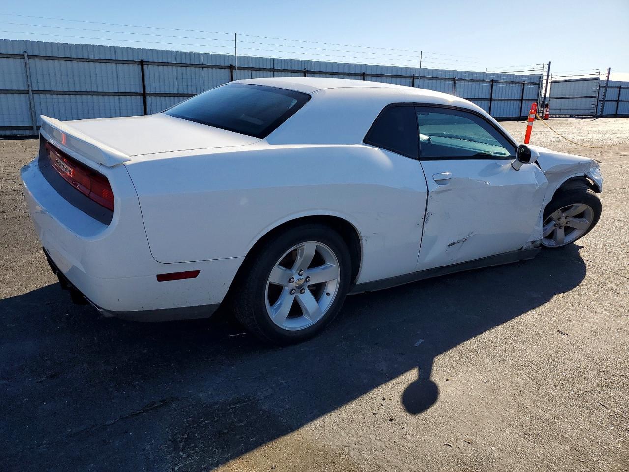 2012 DODGE CHALLENGER SXT photo 3