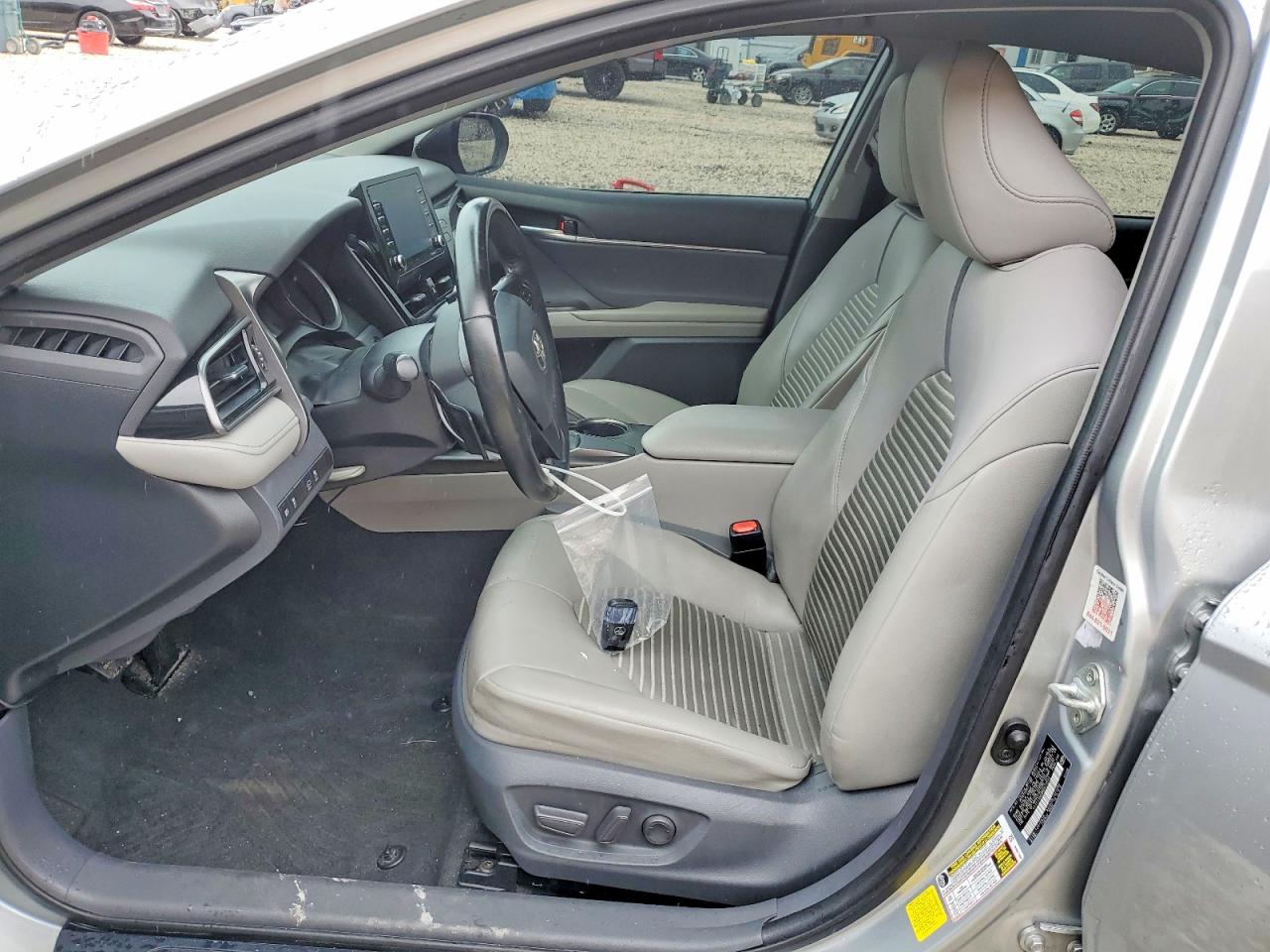 2021 TOYOTA CAMRY SE photo 7