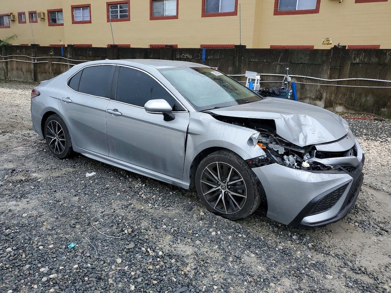 2021 TOYOTA CAMRY SE photo 4