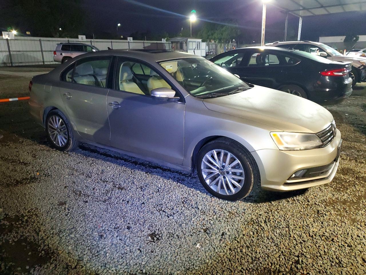 2015 VOLKSWAGEN JETTA SE photo 4