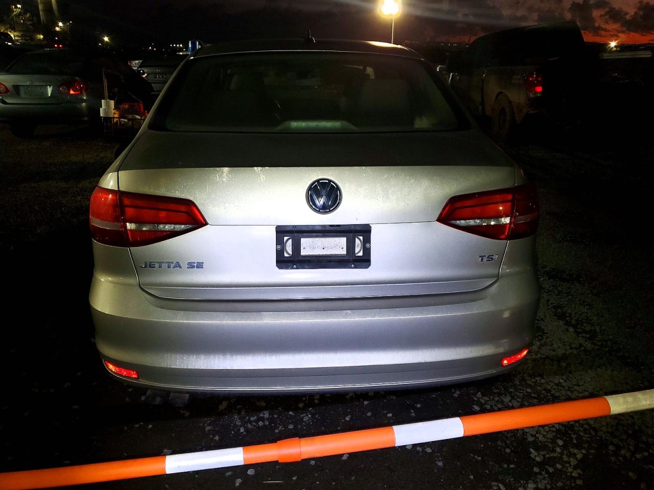 2015 VOLKSWAGEN JETTA SE photo 6