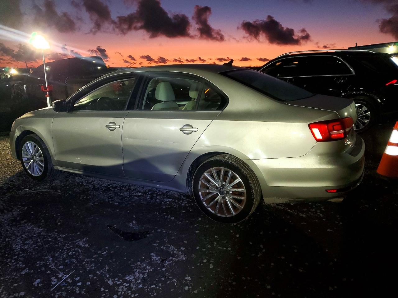 2015 VOLKSWAGEN JETTA SE photo 2