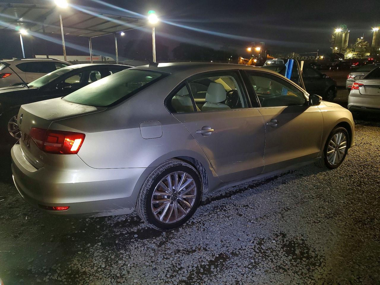 2015 VOLKSWAGEN JETTA SE photo 3