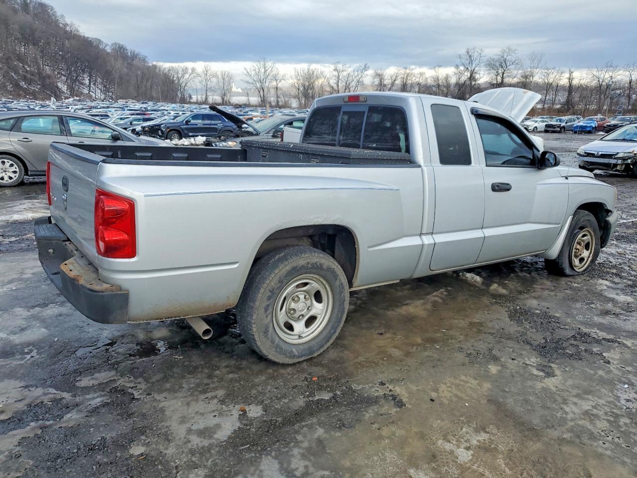 2005 DODGE DAKOTA ST photo 3
