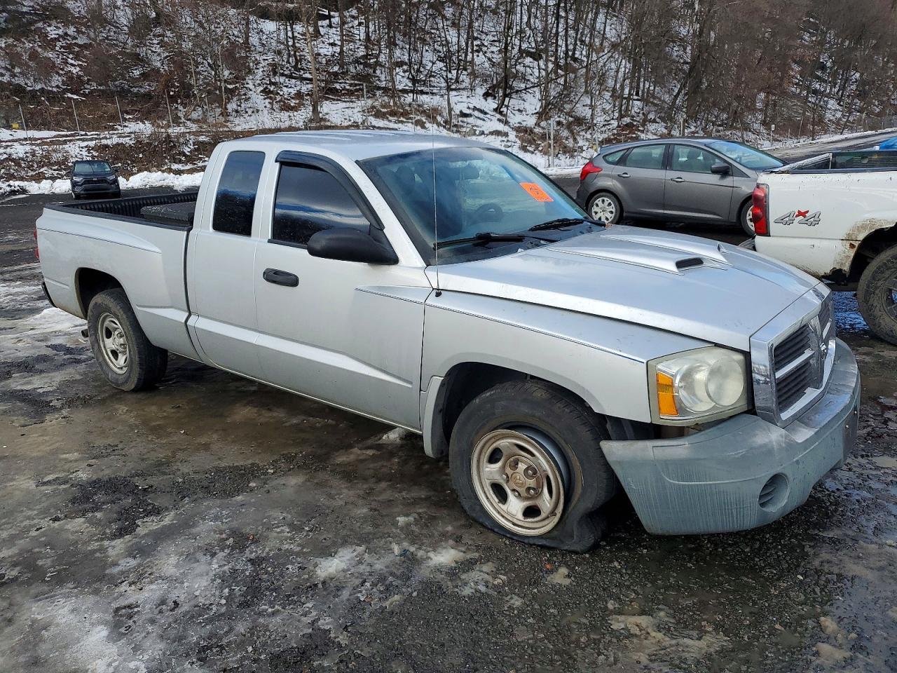 2005 DODGE DAKOTA ST photo 4