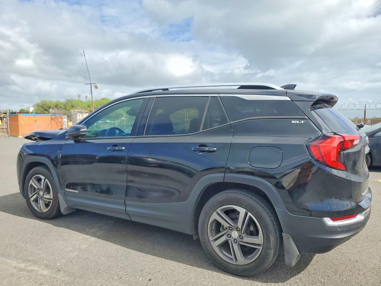 2019 GMC TERRAIN SLT photo 2