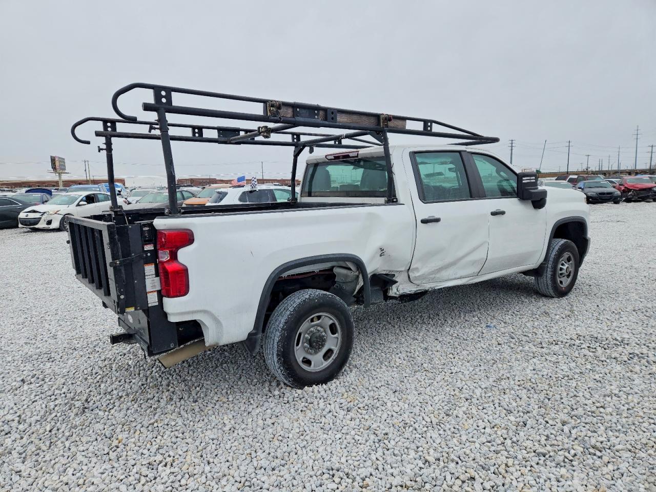 2023 CHEVROLET SILVERADO C2500 HEAVY DUTY photo 3