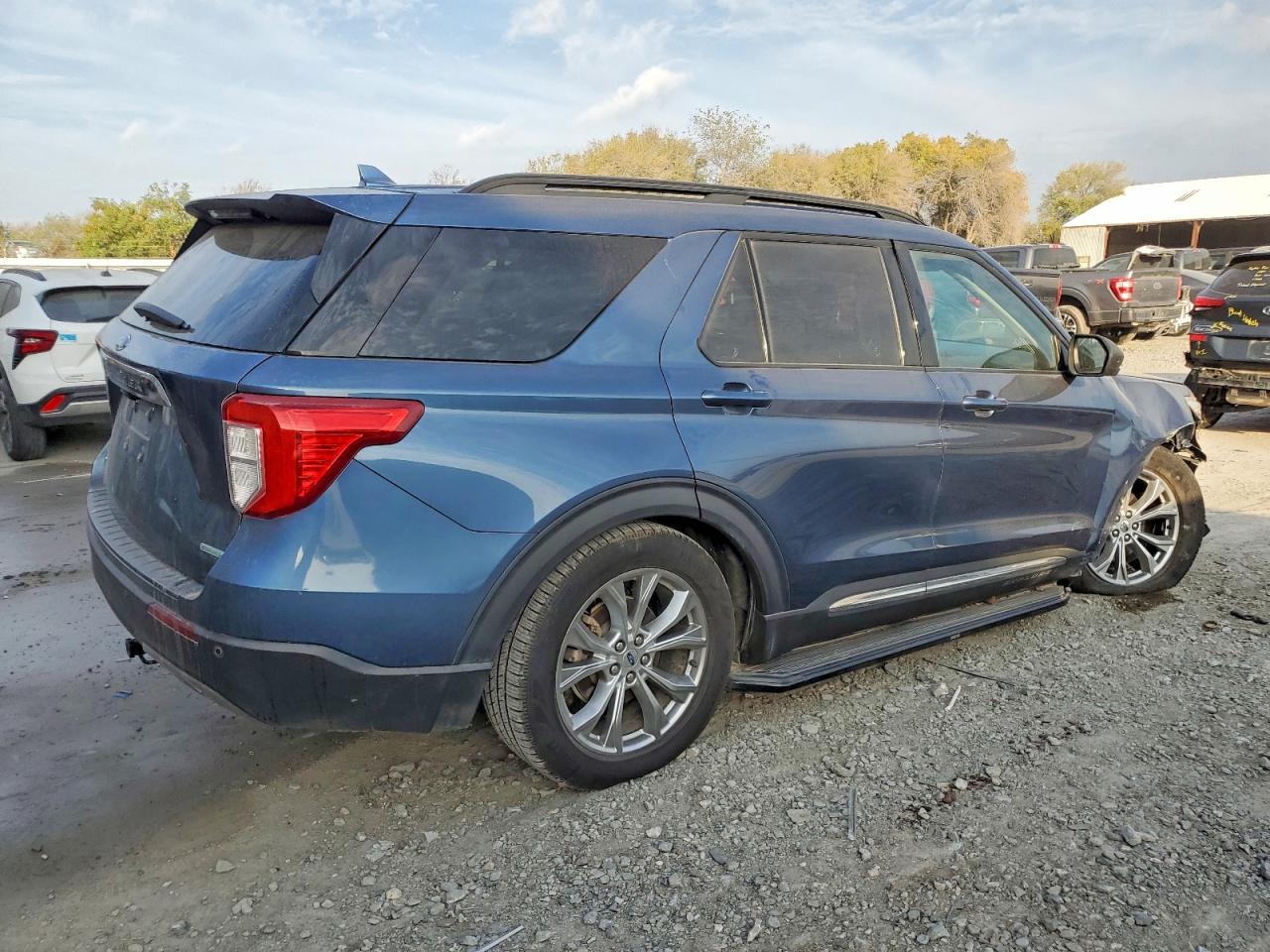 2020 FORD EXPLORER XLT photo 3