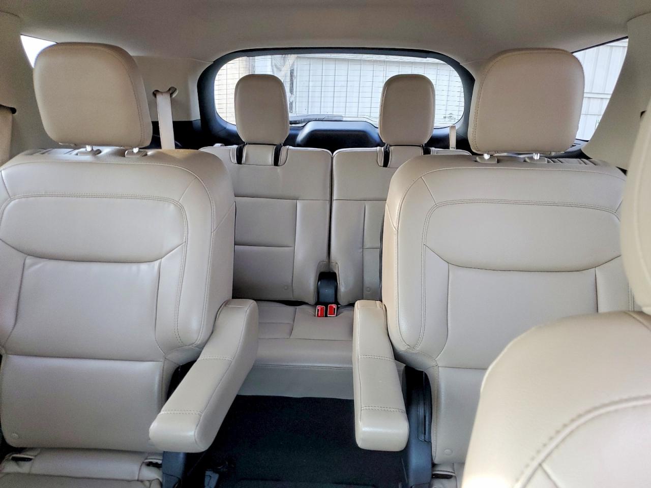 2020 FORD EXPLORER XLT photo 10