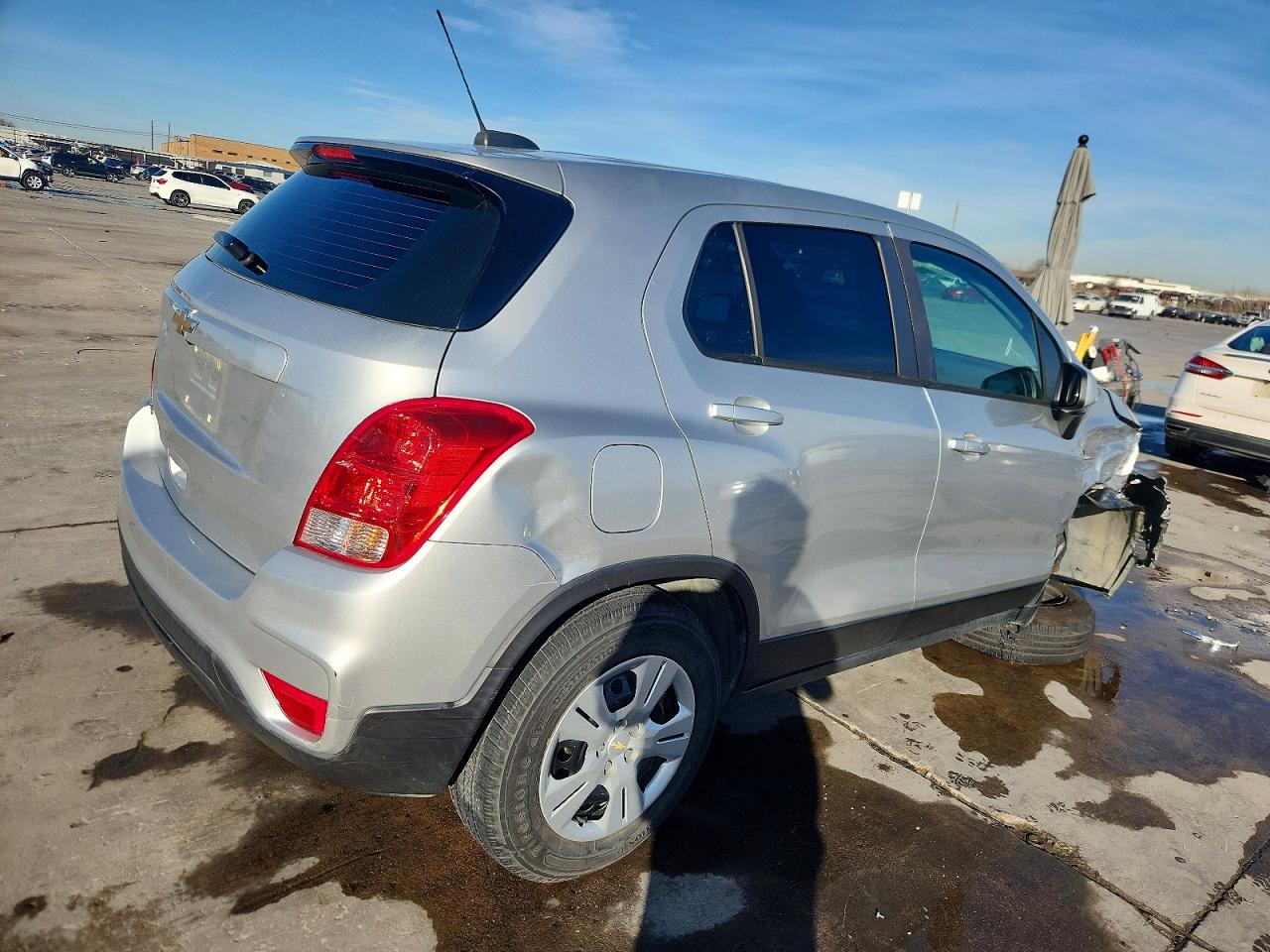 2018 CHEVROLET TRAX LS photo 3