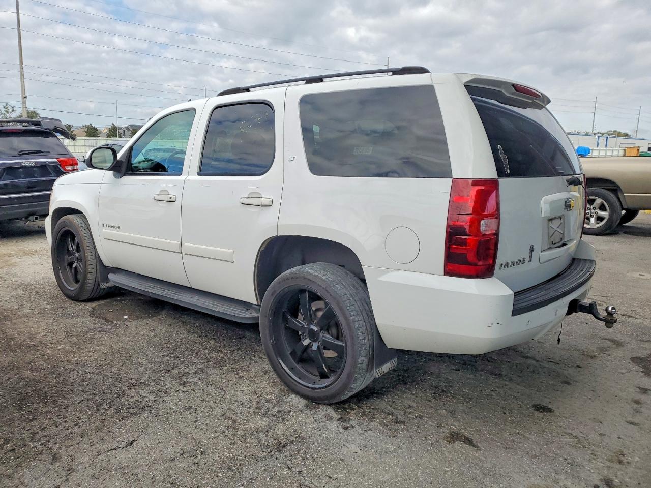 2007 CHEVROLET TAHOE C1500 photo 2