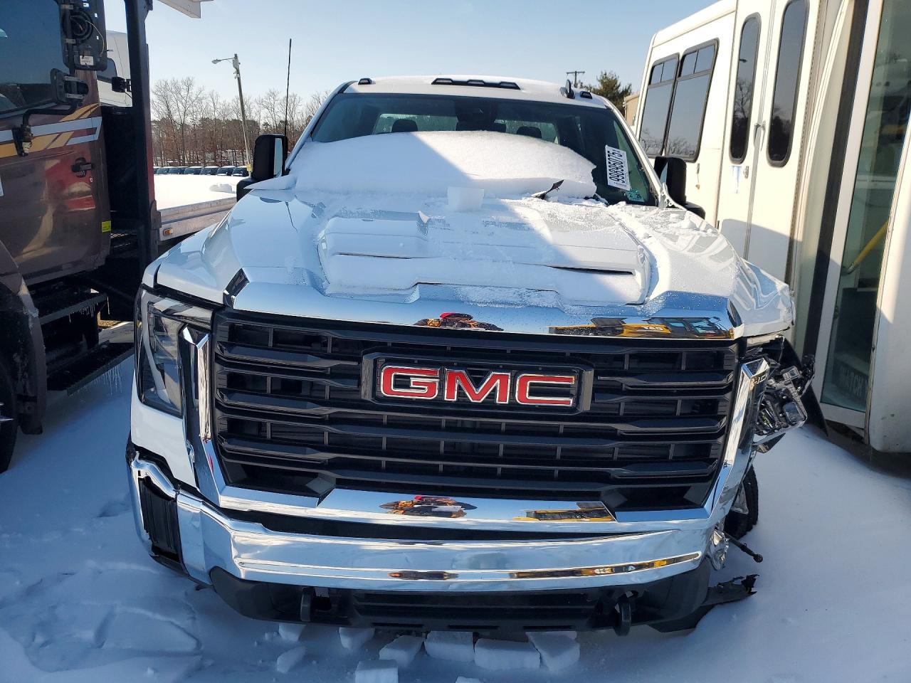 2025 GMC SIERRA HD TRUCK CAB AND CHASSIS photo 9