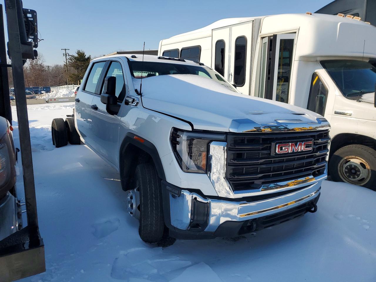 2025 GMC SIERRA HD TRUCK CAB AND CHASSIS photo 7