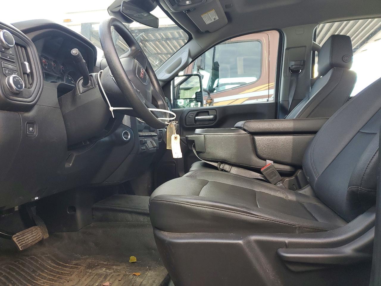 2025 GMC SIERRA HD TRUCK CAB AND CHASSIS photo 13