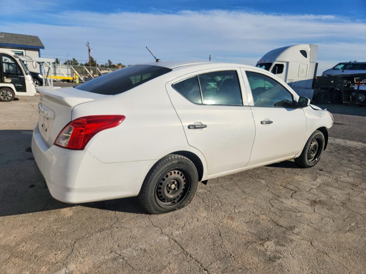 2019 NISSAN VERSA S photo 3