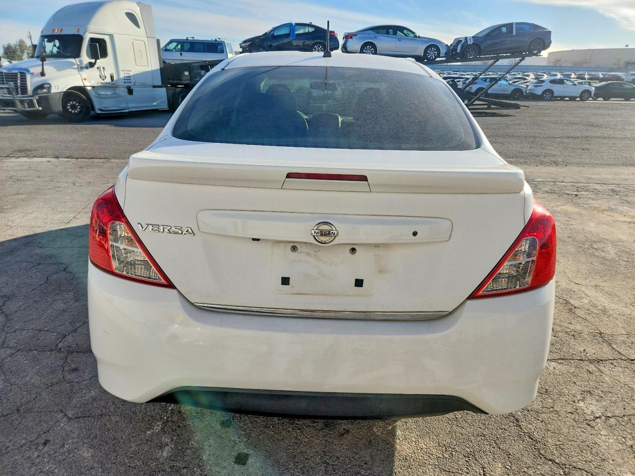 2019 NISSAN VERSA S photo 6
