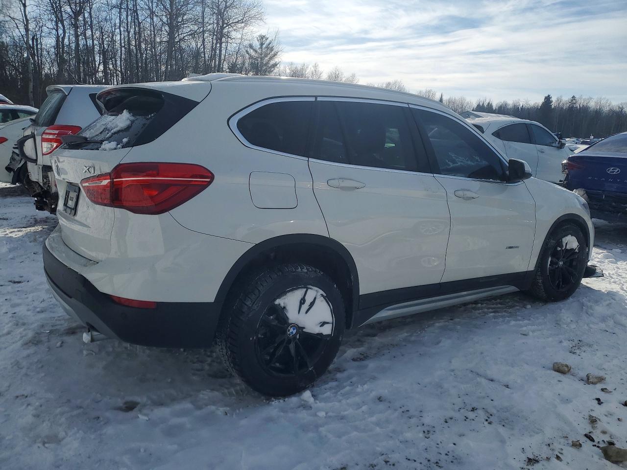 2016 BMW X1 XDRIVE28I photo 3