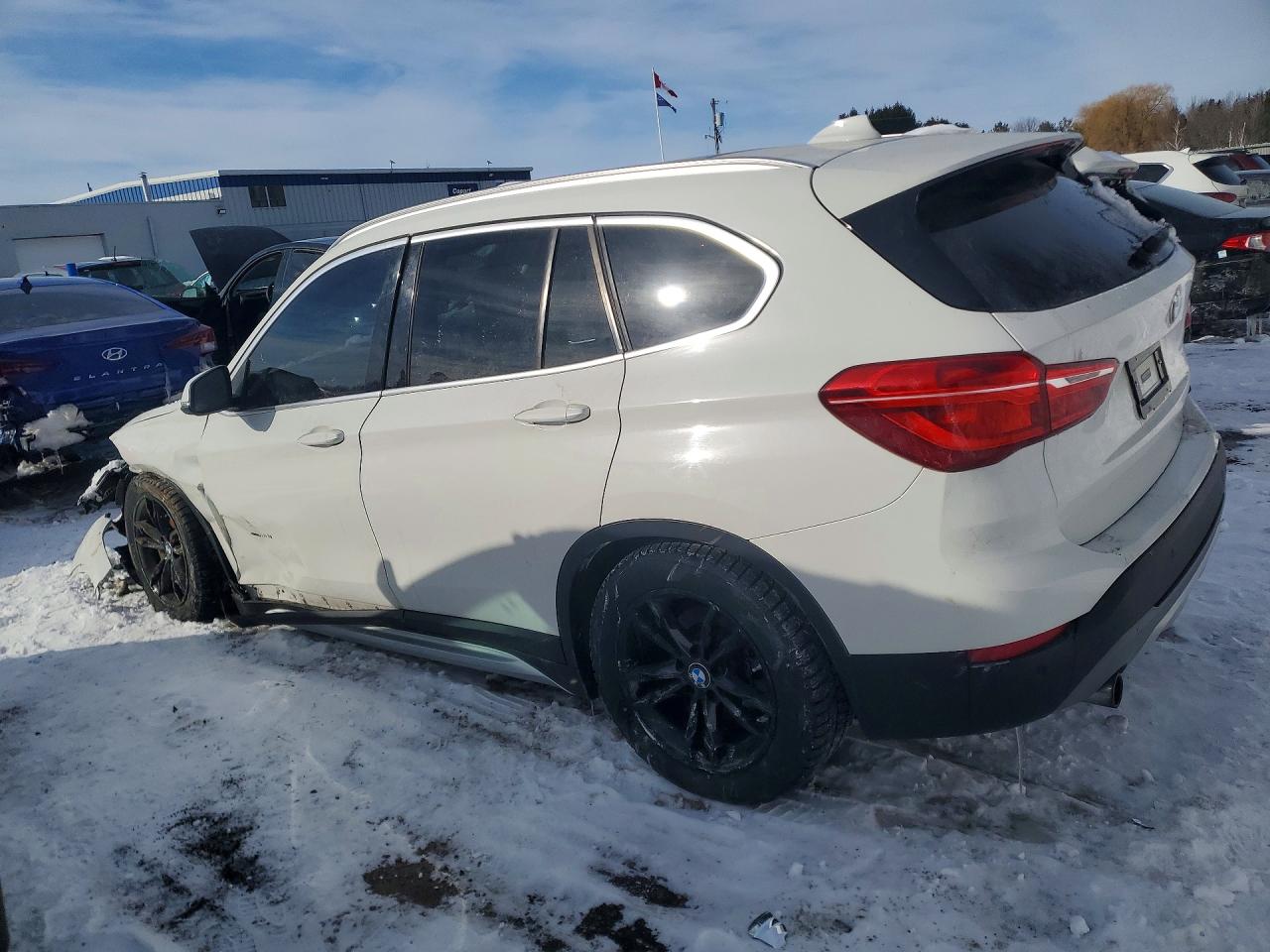 2016 BMW X1 XDRIVE28I photo 2