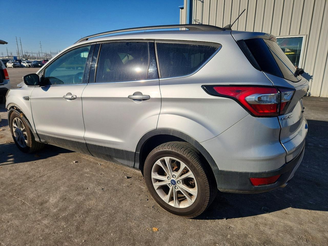 2018 FORD ESCAPE SEL photo 2