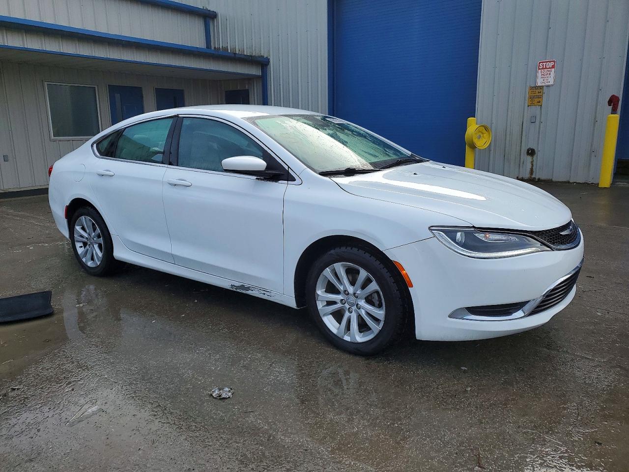 2016 CHRYSLER 200 LIMITED photo 4