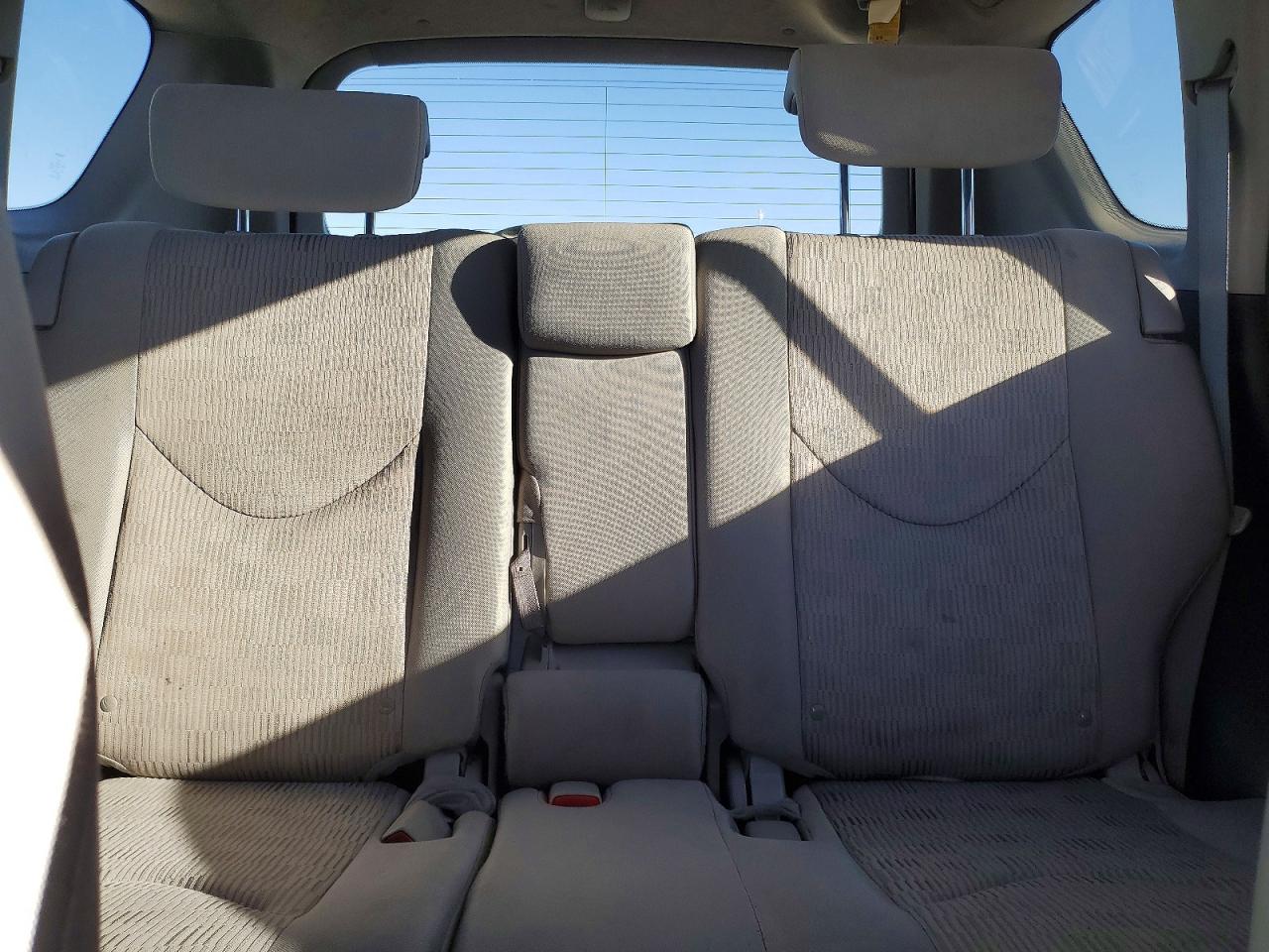 2011 TOYOTA RAV4 photo 10