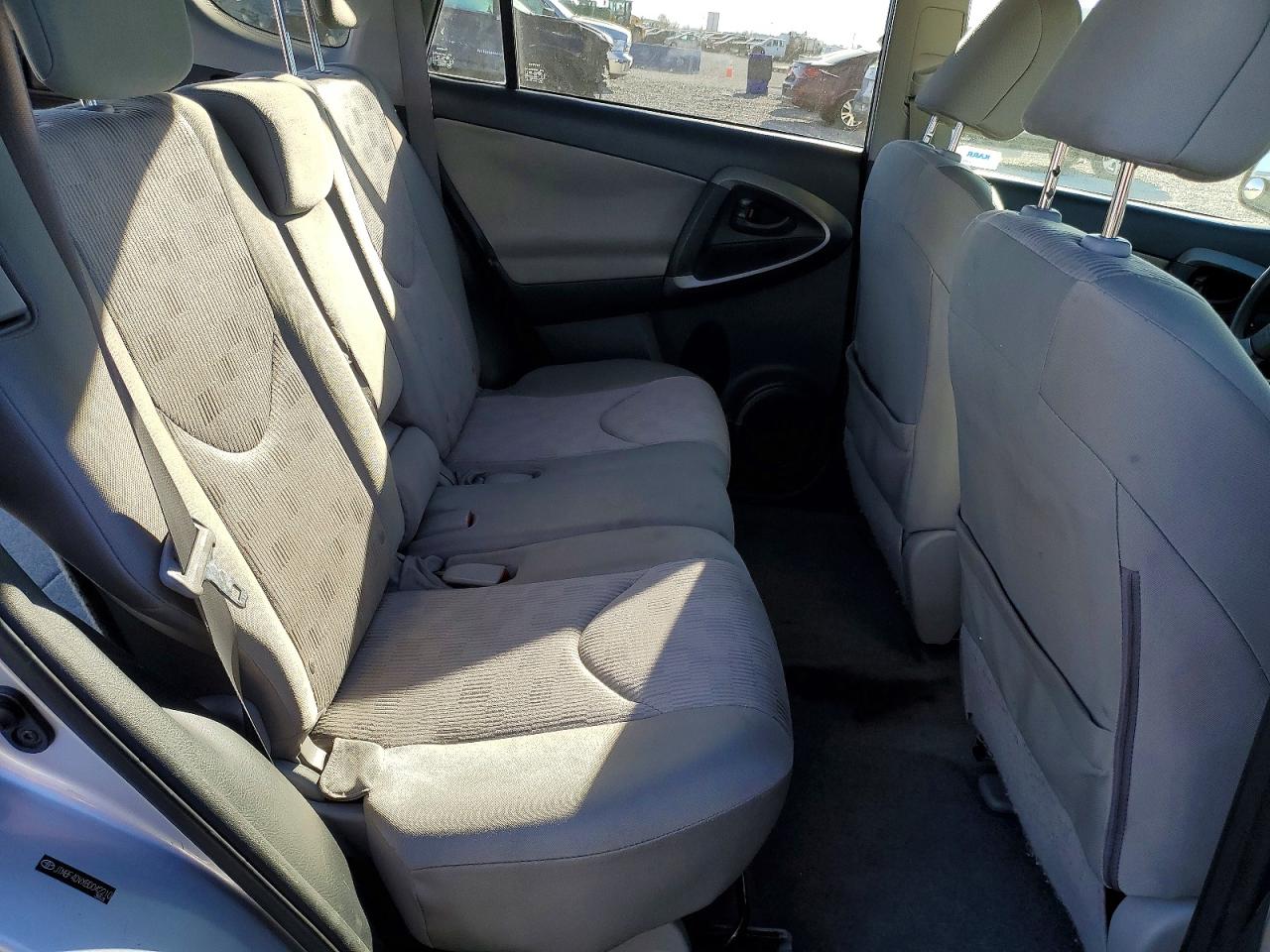 2011 TOYOTA RAV4 photo 11