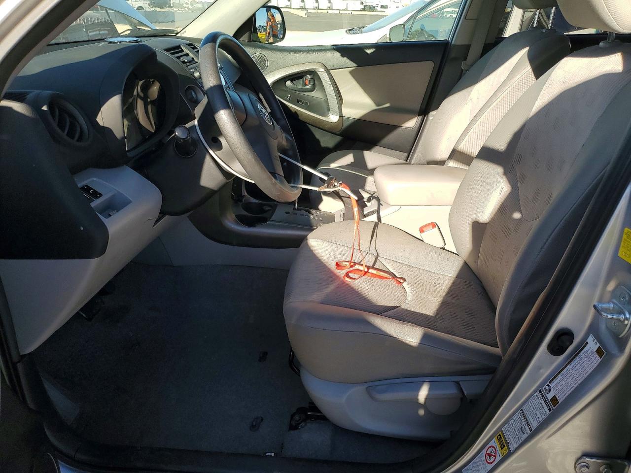 2011 TOYOTA RAV4 photo 7
