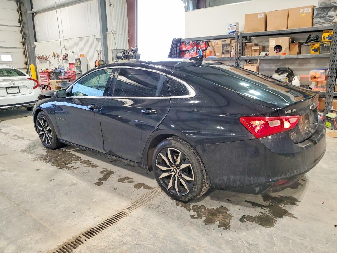 2018 CHEVROLET MALIBU LT photo 2