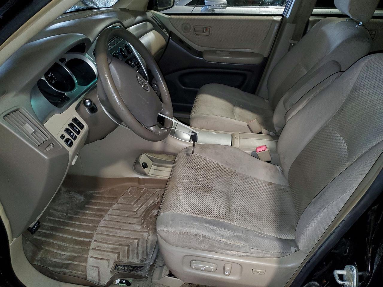 2004 TOYOTA HIGHLANDER photo 19