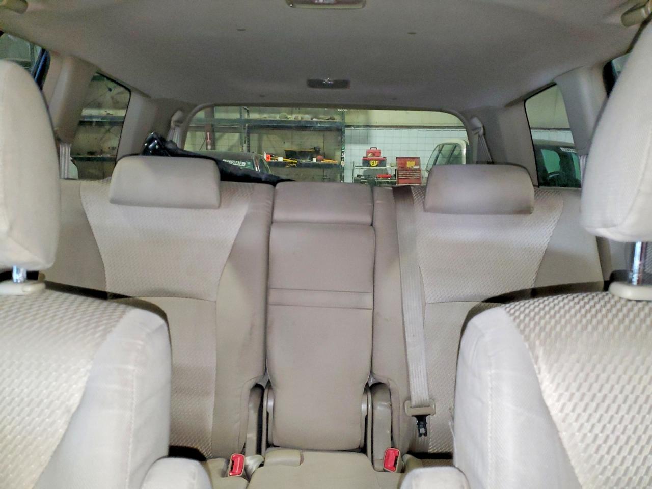 2004 TOYOTA HIGHLANDER photo 28