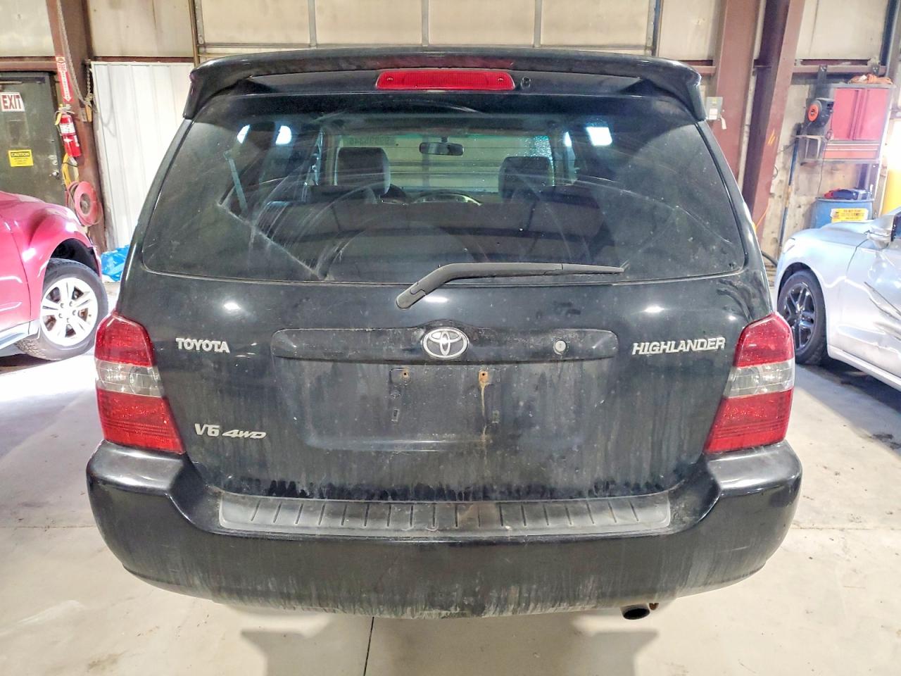 2004 TOYOTA HIGHLANDER photo 16