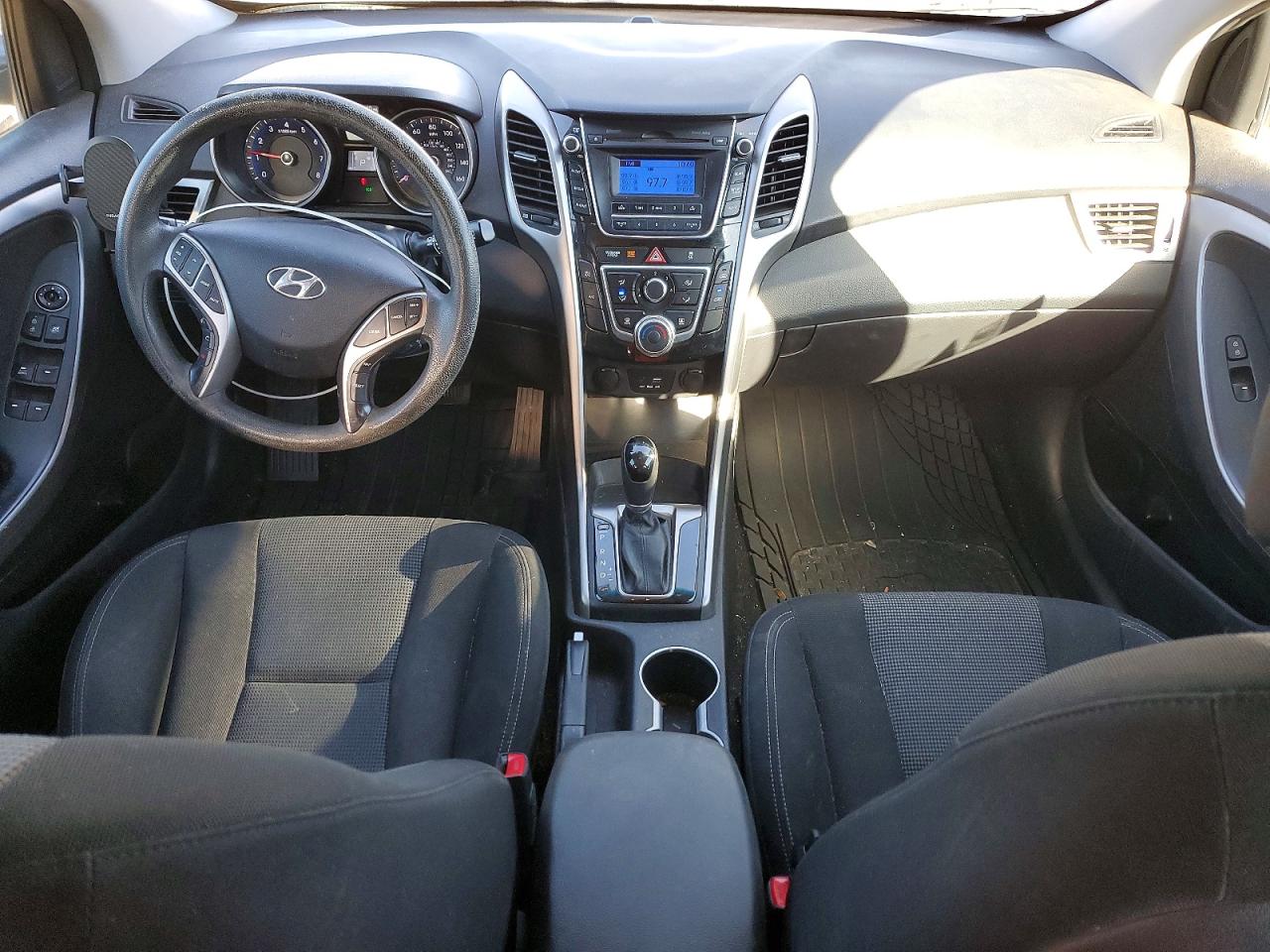 2017 HYUNDAI ELANTRA GT photo 8