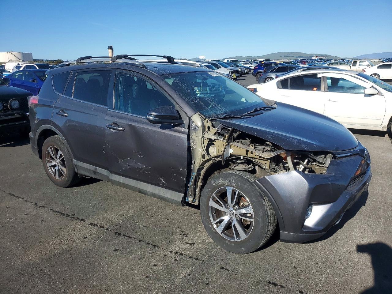 2016 TOYOTA RAV4 XLE photo 7
