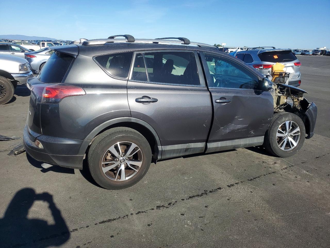 2016 TOYOTA RAV4 XLE photo 5