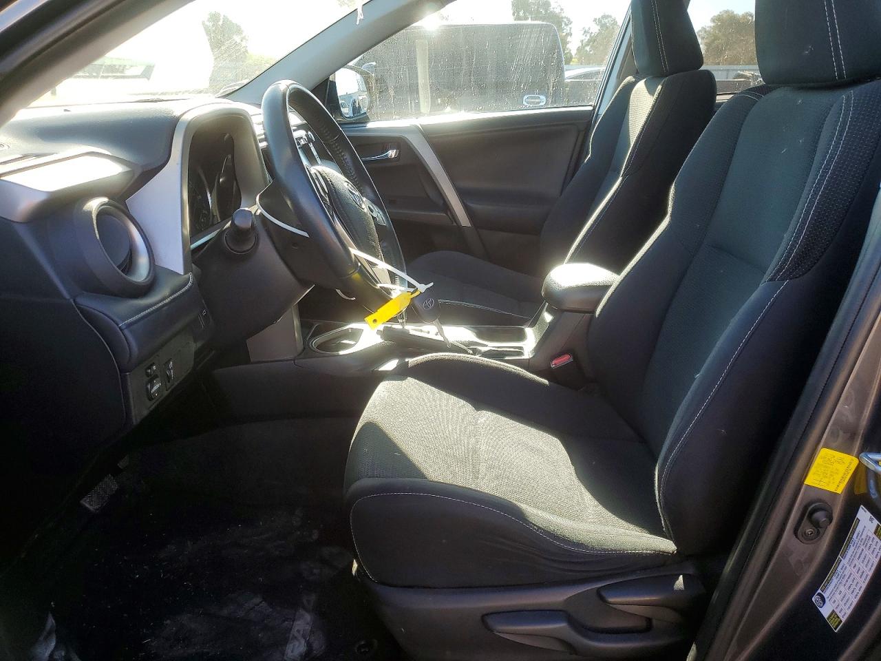2016 TOYOTA RAV4 XLE photo 13