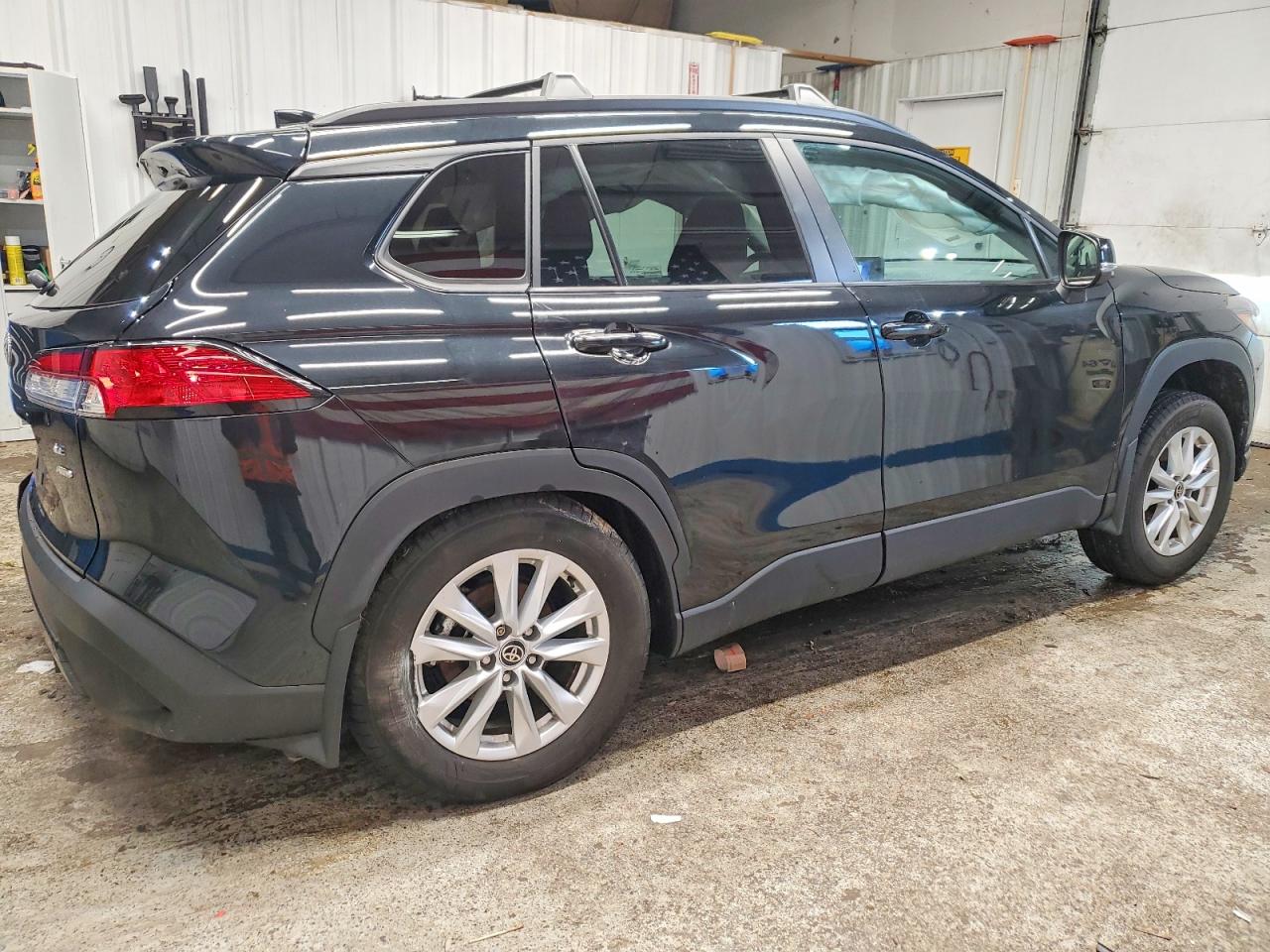 2024 TOYOTA COROLLA CROSS LE photo 3