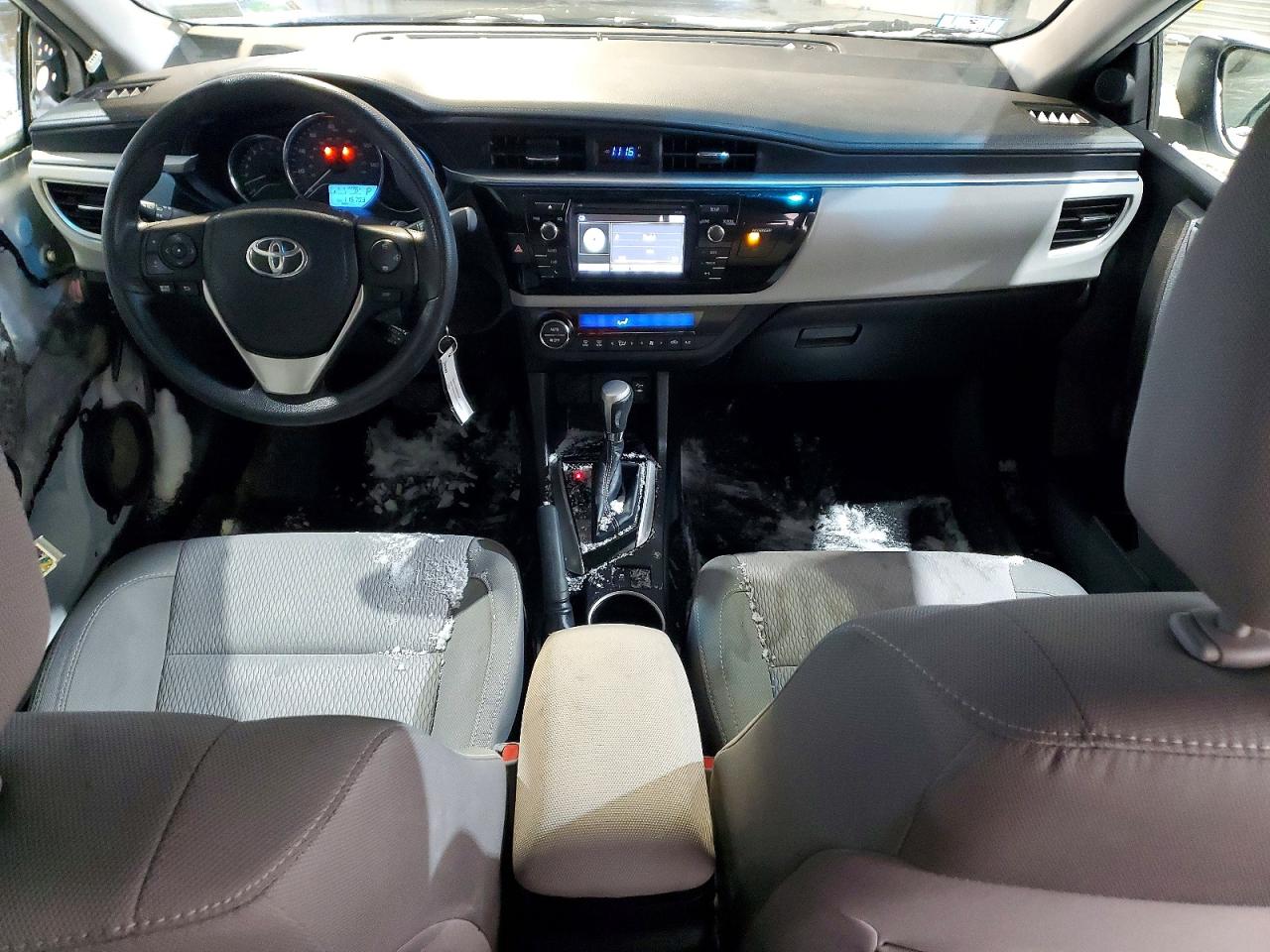 2015 TOYOTA COROLLA L photo 8