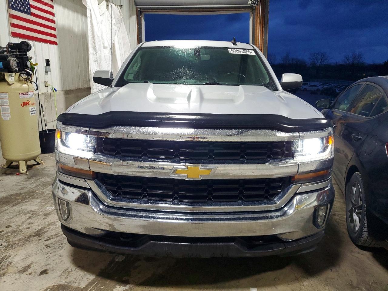 2018 CHEVROLET SILVERADO K1500 LT photo 5