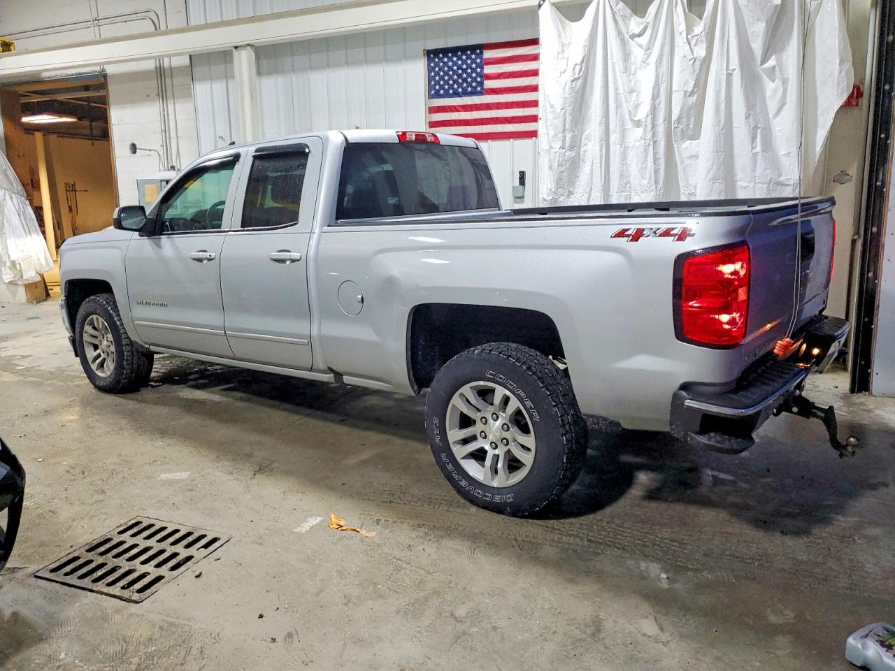 2018 CHEVROLET SILVERADO K1500 LT photo 2