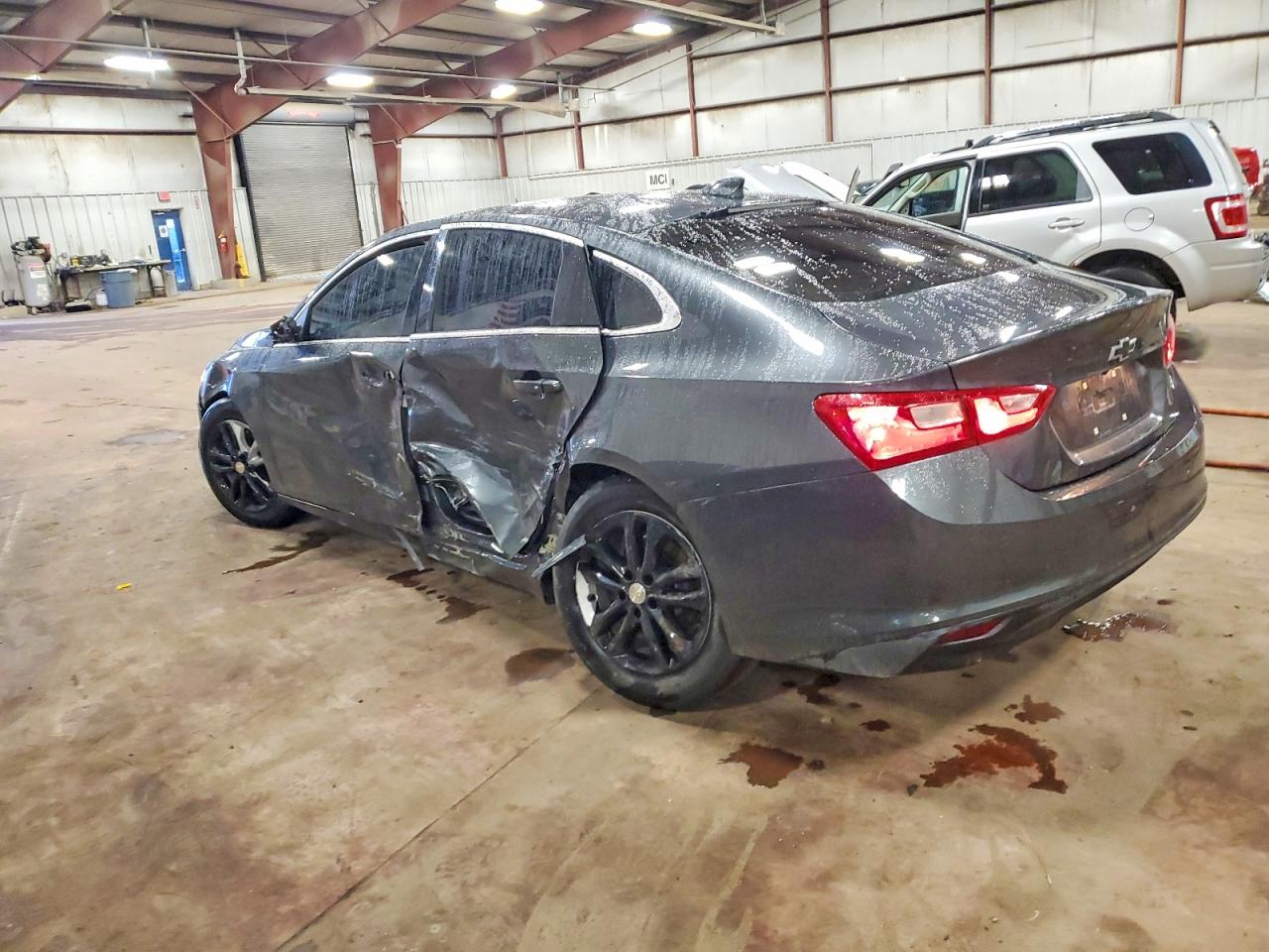 2018 CHEVROLET MALIBU LT photo 2